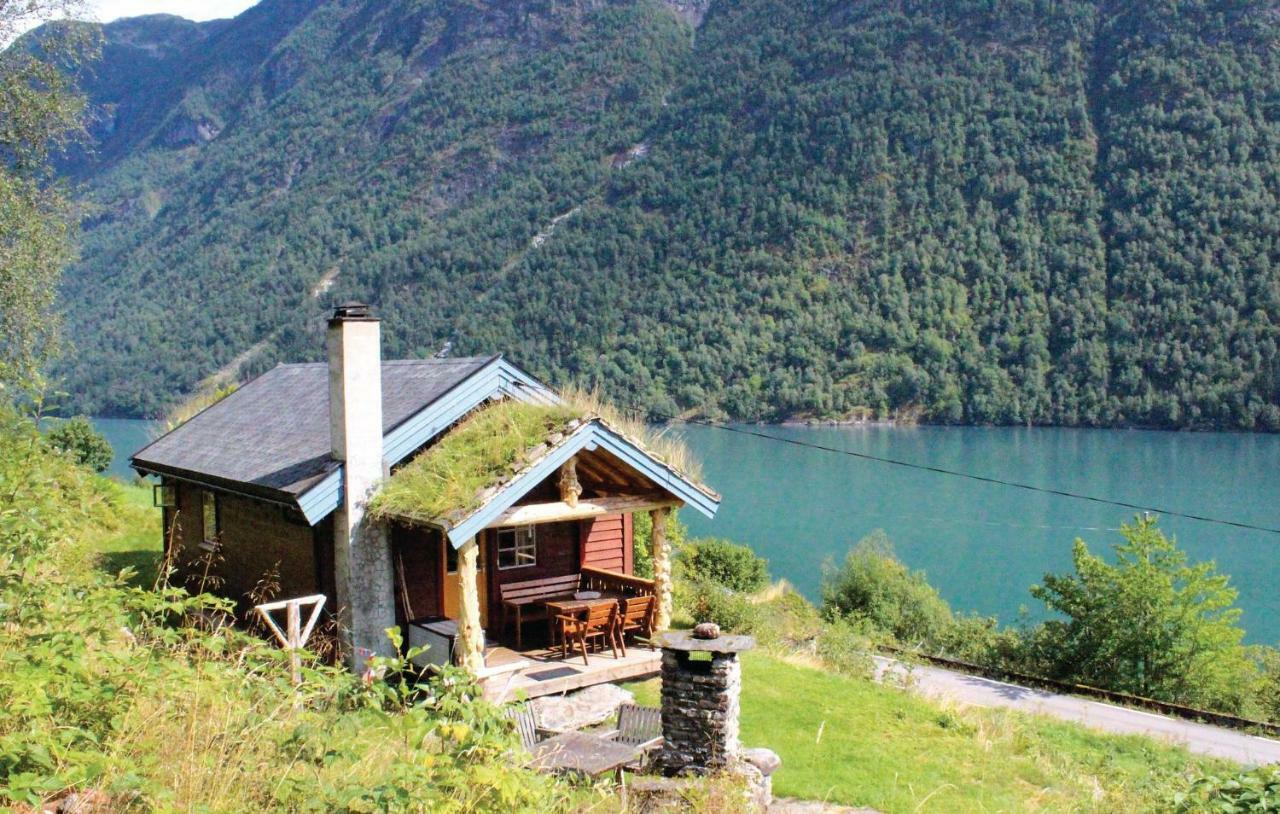 Cozy Home In Fjaerland With House A Mountain View Exterior foto